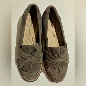 Clarks Collection Platform Suede Slip On Twist Bow Loafer Stone Gray Size 8